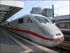 ICE 410 i Berlin, d. 10.10.05.
Foto: Helge Bay